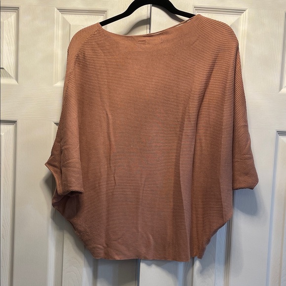 Pinkish Batwing Top - Picture 3 of 4